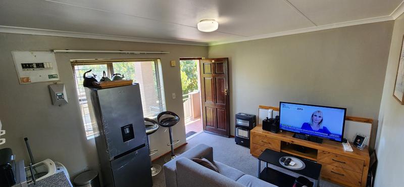 1 Bedroom Property for Sale in Oakglen Western Cape